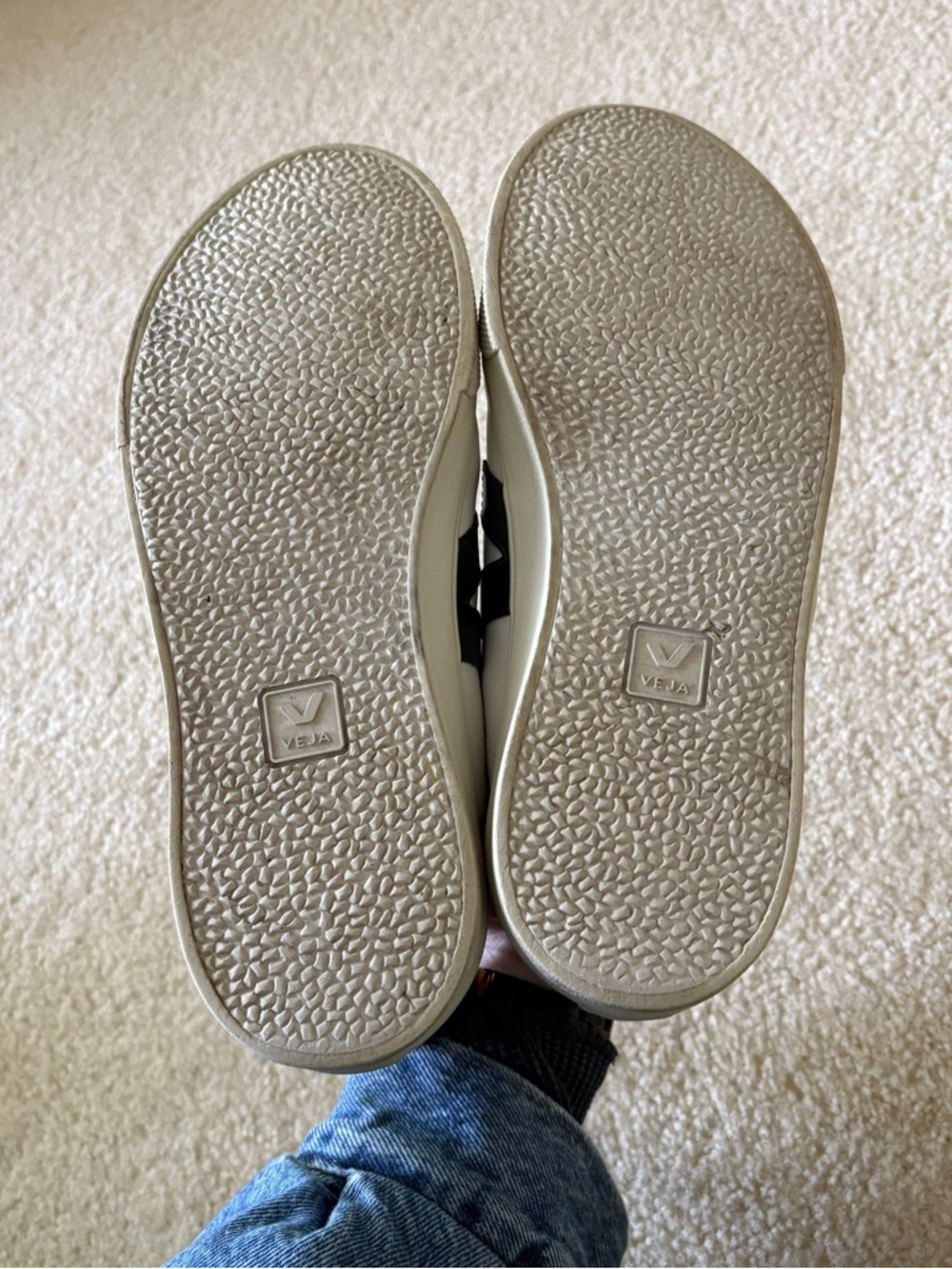 Veja Women’s Esplar Rubber-Trimmed Leather Sneakers. Size 9. - Picture 6 of 11